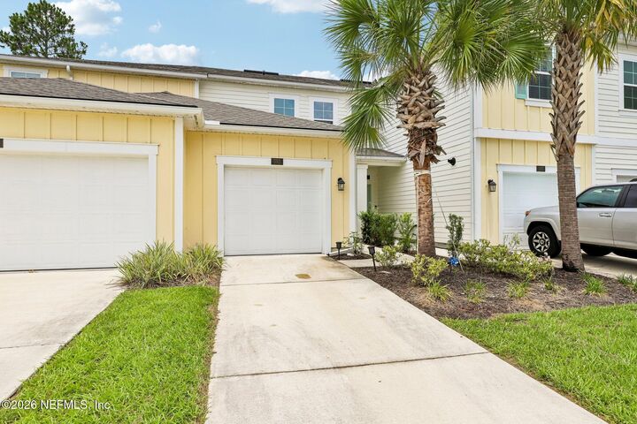 Property Photo: 593 Coastline Way FL 32092