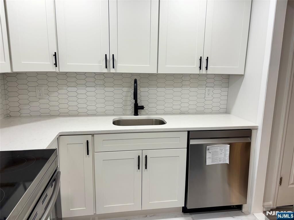 Property Photo:  530 Fairview Avenue 300  NJ 07675 
