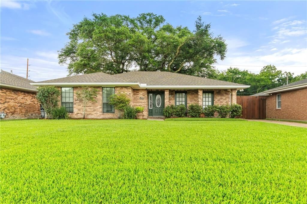 Property Photo: 50 Dunleith Drive LA 70047