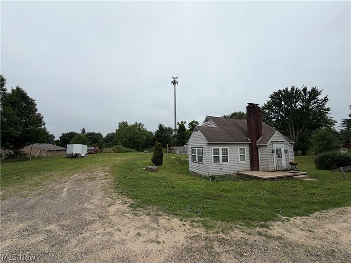 Property Photo: 1564 Niles Cortland Road OH 44484