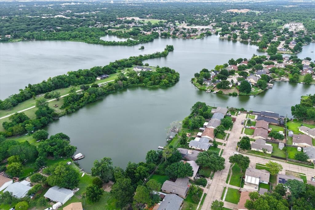 Property Photo: 2001 Pebblebrook Trail TX 75060
