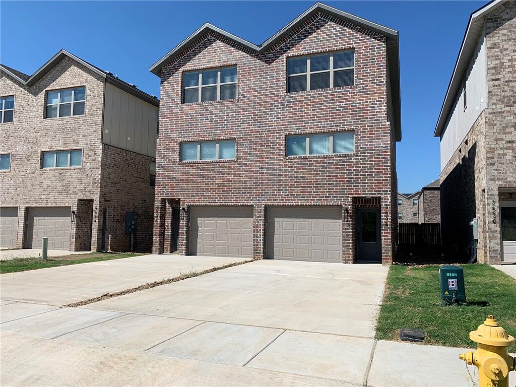 Property Photo:  2634 SW Livingston Square 1  AR 72713 