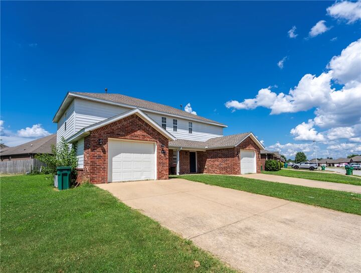 Property Photo:  917-919 Kensington Drive  AR 72719 