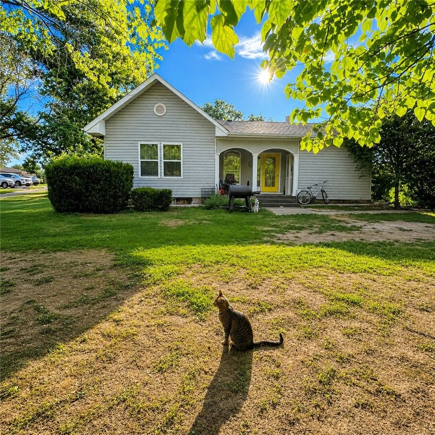 Property Photo:  1008 N D Street  AR 72756 