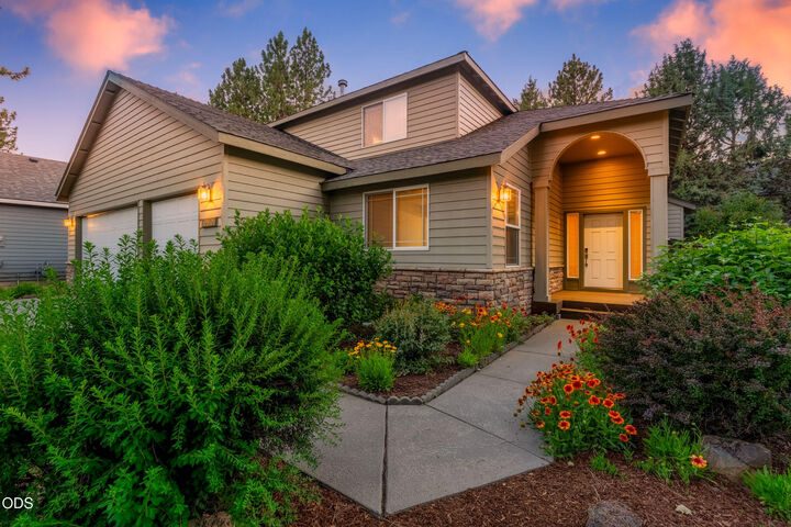 Property Photo: 19870 Powers Road OR 97702