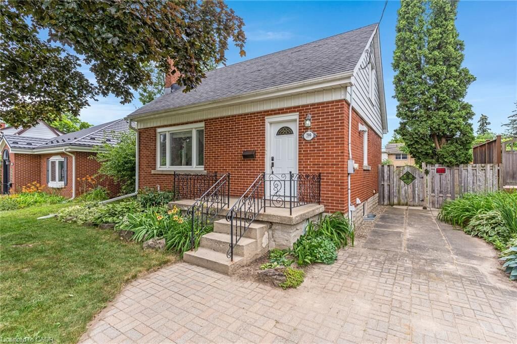 Property Photo:  799 Rockway Drive  ON N2G 3B6 