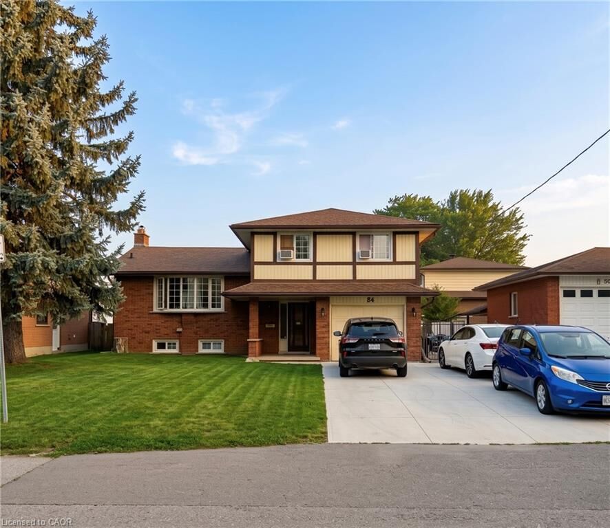 Property Photo: 84 Amherst Drive ON N2P 1C9