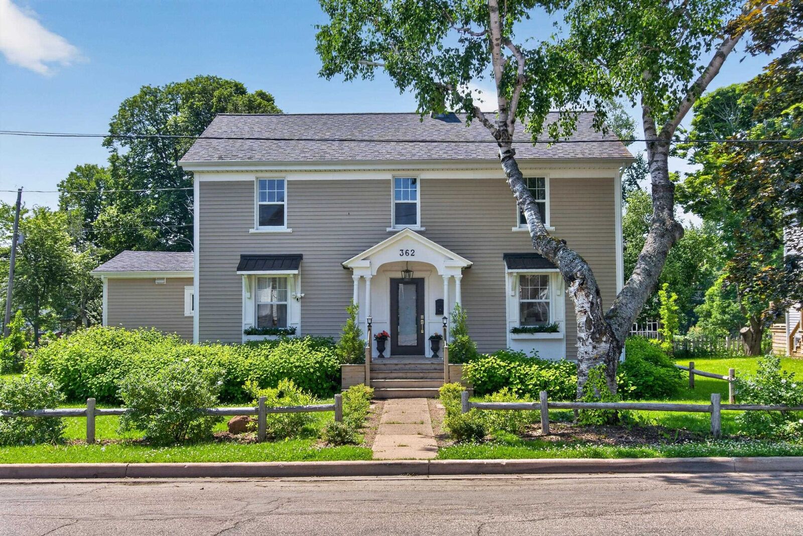 Property Photo: 362 Oak Avenue PE C1N 2A7