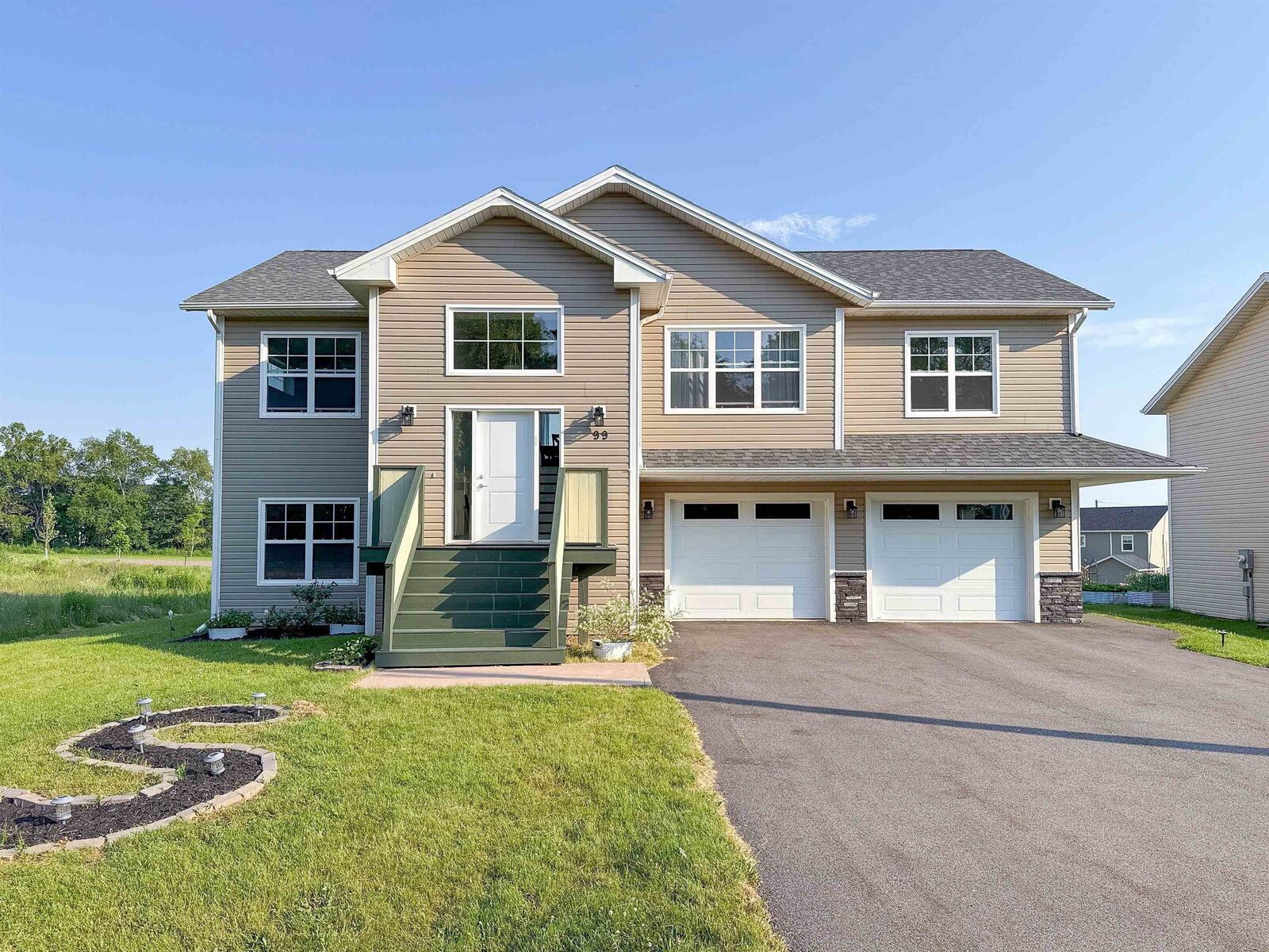 Property Photo:  99 Royalty Road  PE C1E 3E1 