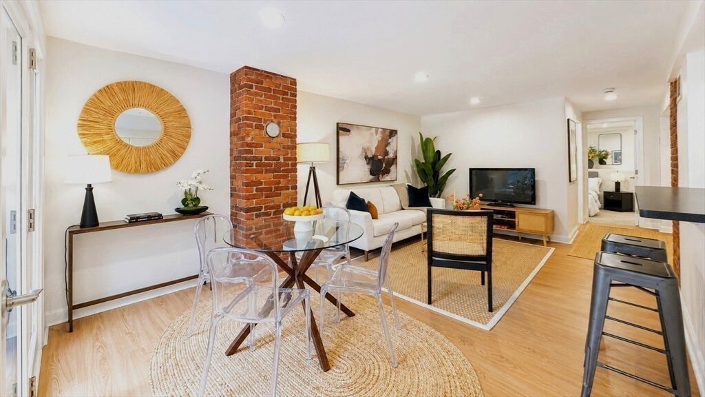 Property Photo:  16 Claremont Park 1  MA 02118 