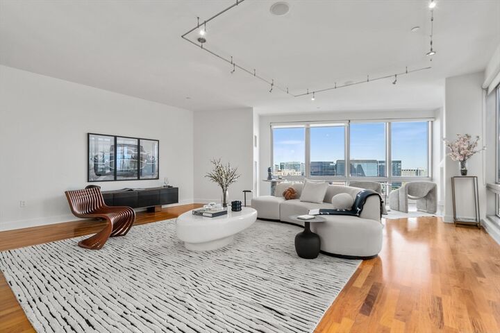Property Photo:  500 Atlantic Ave 18P  MA 02210 