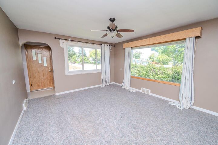 Property Photo: 4241 41 Avenue AB T4N 2Y1