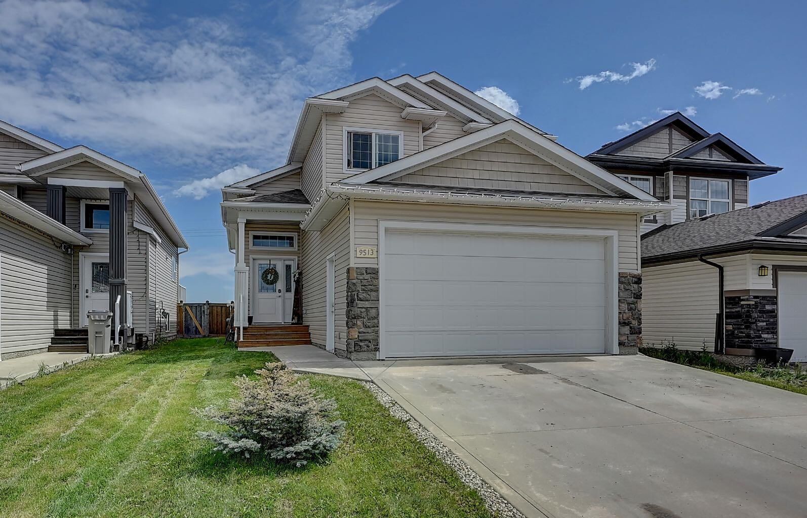 Property Photo:  9513 88 Street  AB T8X 0N3 