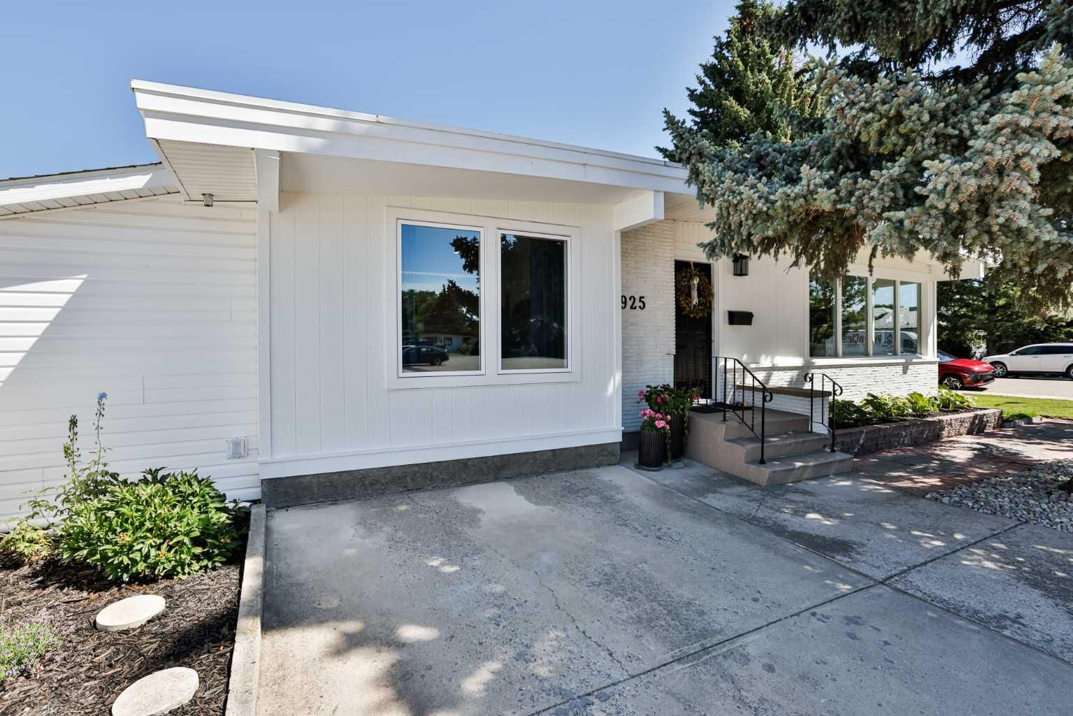 Property Photo: 2925 11A Avenue S AB T1K 0M5