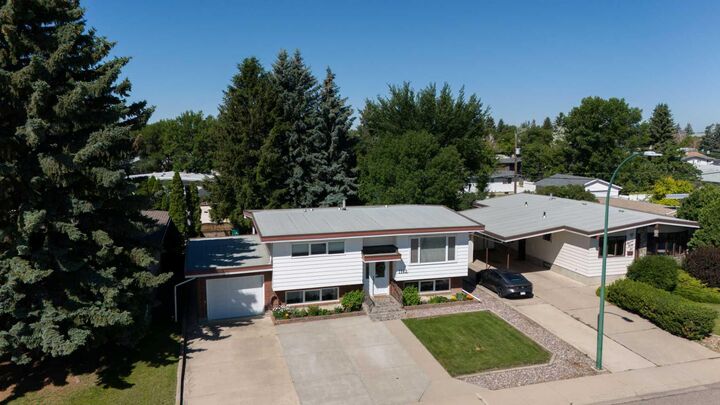 Property Photo: 1142 24 Street N AB T1H 3V5