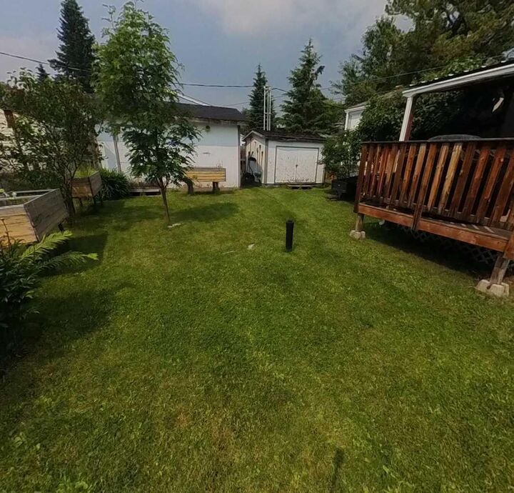 Property Photo:  5211 55 Avenue 27  AB T4T 1M8 