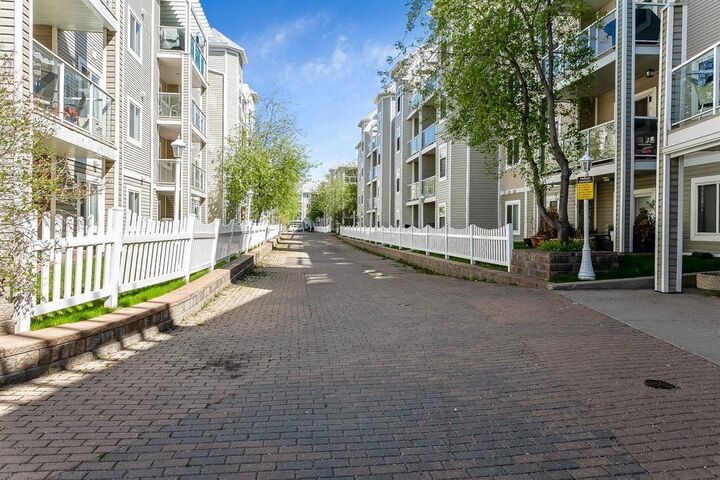 Property Photo: 290 Shawville Way SE 305 AB T2Y 3Z9