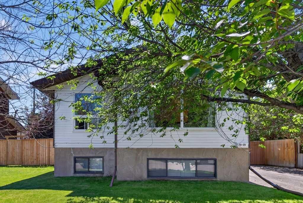 Property Photo:  20 McKinley Road SE  AB T2Z 1T6 