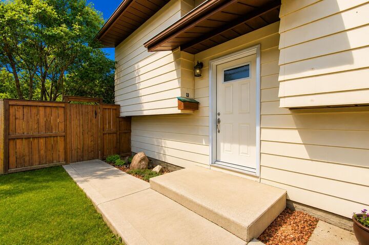 Property Photo:  37 Rupert Crescent  AB T4P 2Y9 