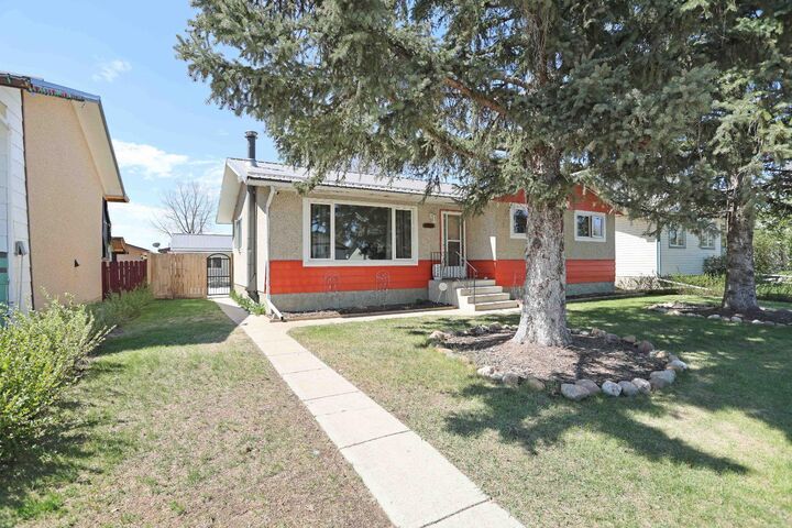 Property Photo:  59 Greenbrook Drive E  AB T1R 0J6 