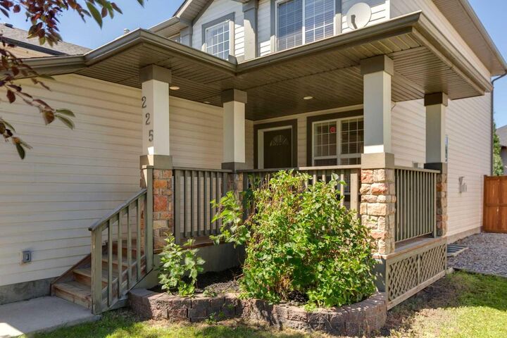 Property Photo: 225 West Lakeview Drive AB T1X 1S1