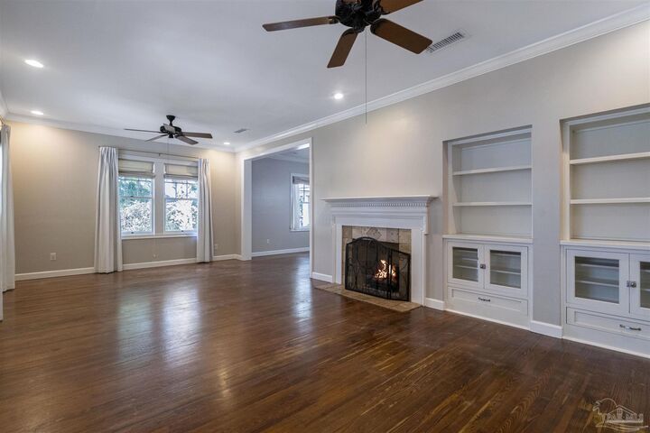 Property Photo: 1915 E Avery St FL 32503