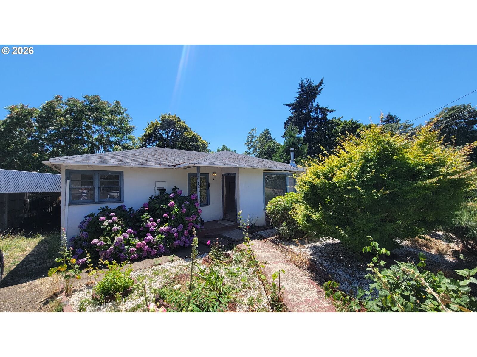 Property Photo:  168 NE Broadway St  OR 97457 