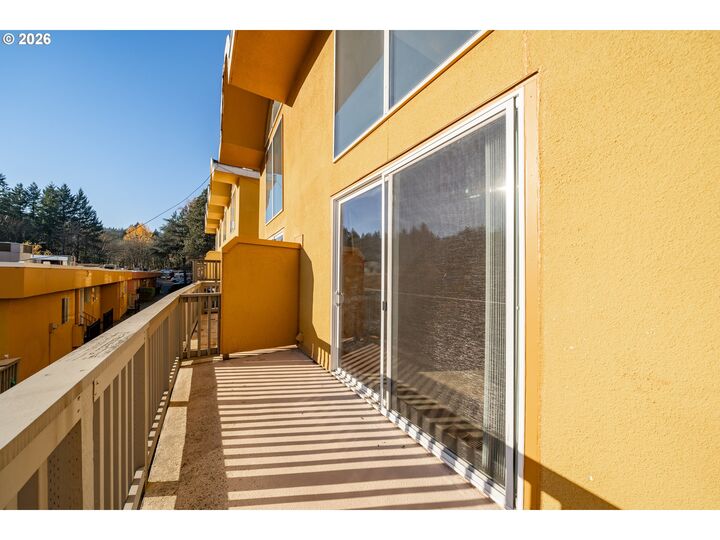 Property Photo:  847 SW Broadway Dr 32  OR 97201 