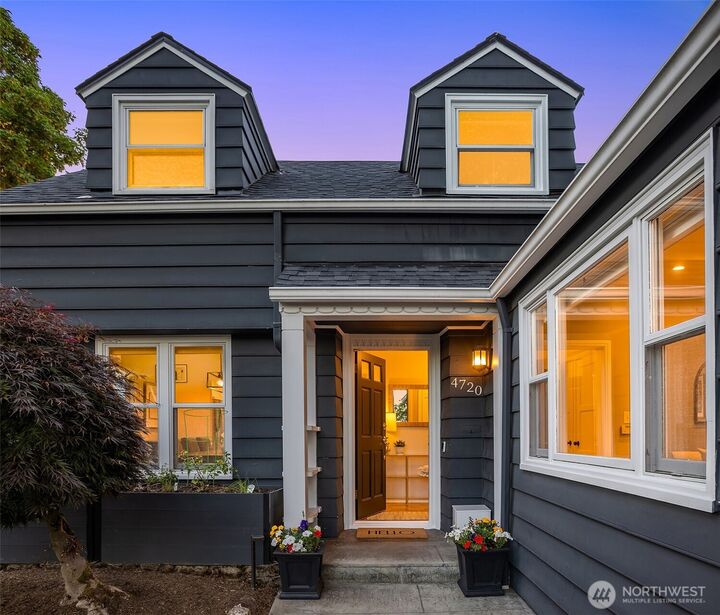 Property Photo: 4720 NE 47th Street WA 98105