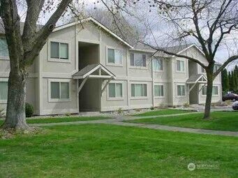 Property Photo: 1918 J Street 104 WA 99362