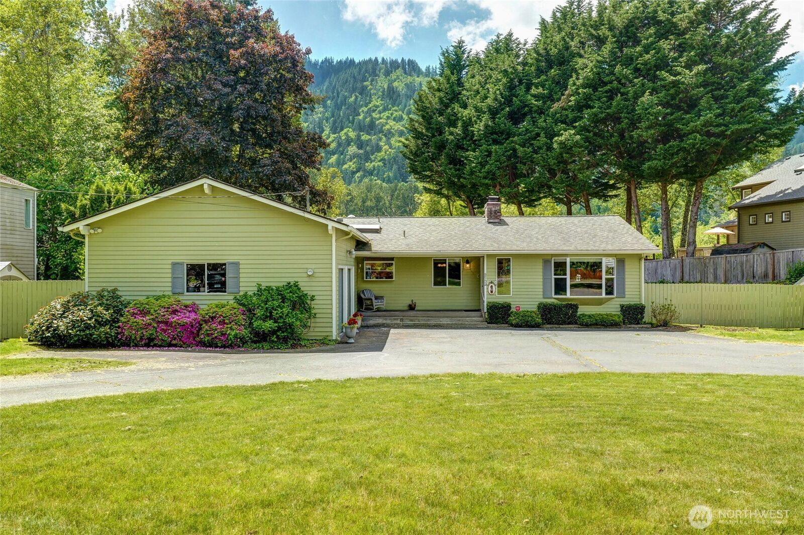 Property Photo:  975  Front Street S  WA 98027 