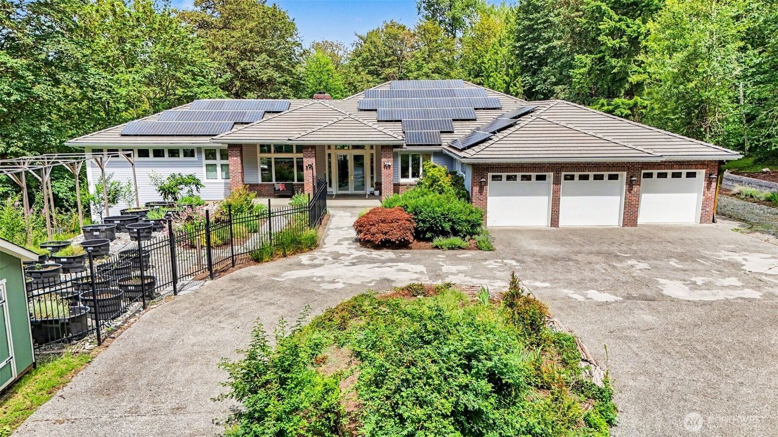 Property Photo: 28632 SE 8th Street WA 98024