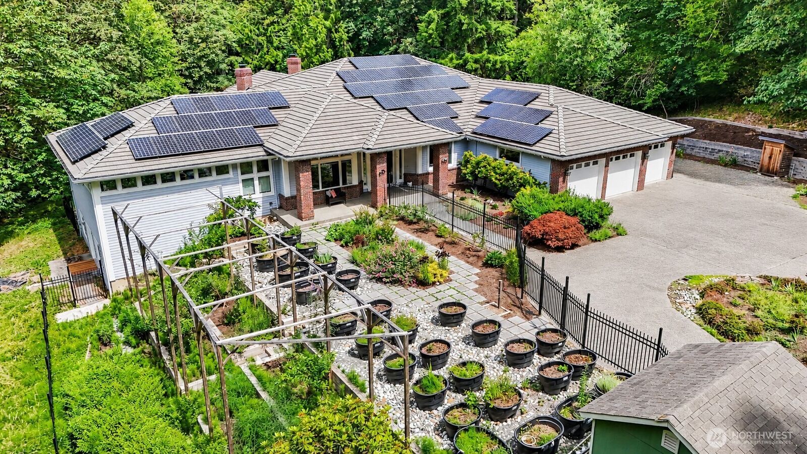 Property Photo:  28632 SE 8th Street  WA 98024 