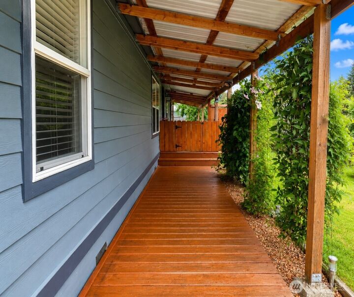Property Photo:  338 SE Egbert Avenue  OR 97380 