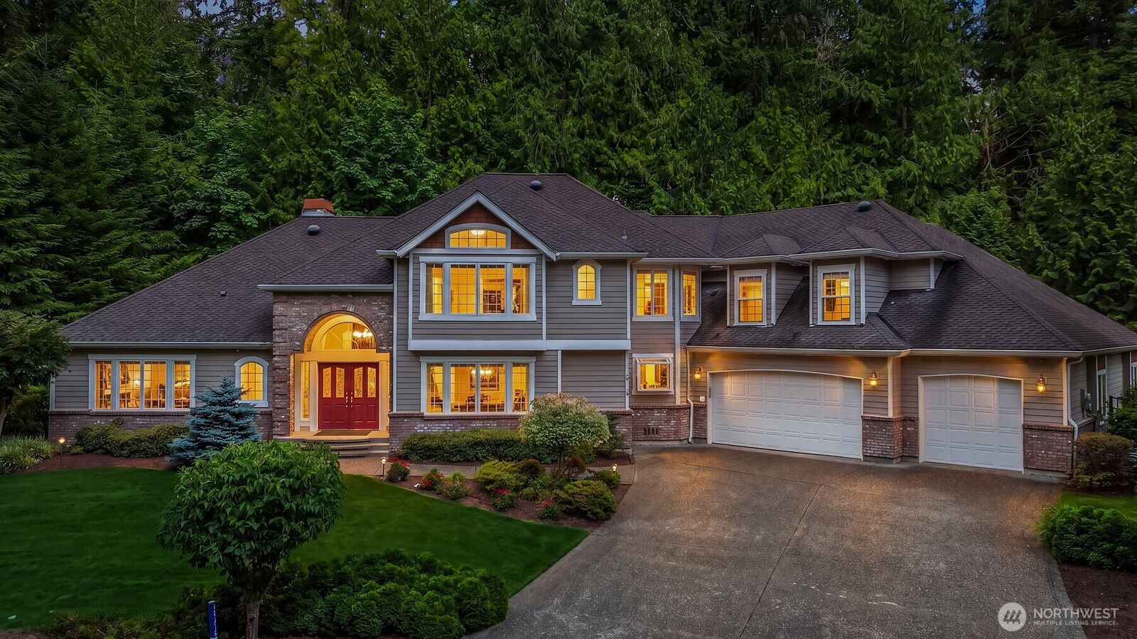 Property Photo: 15118 262nd Avenue SE WA 98027