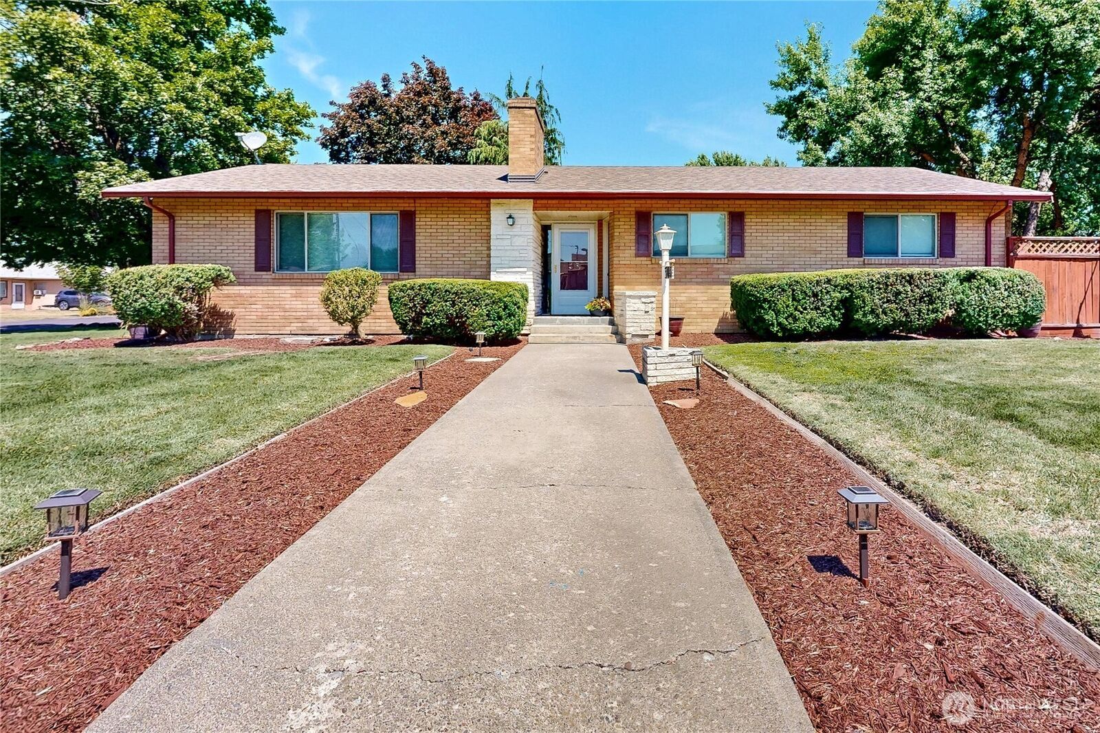 Property Photo: 301 NE A Street 1,2,3 WA 99324
