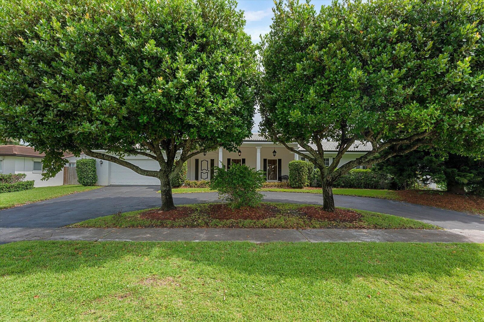 Property Photo: 4835 Pierce Street FL 33021