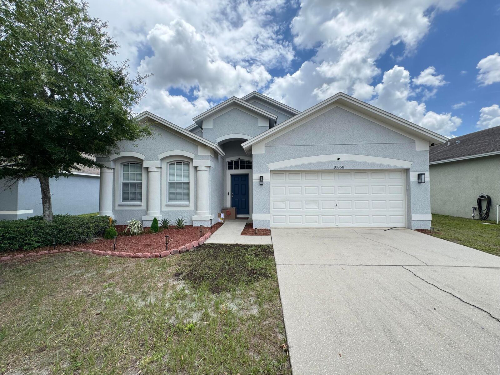 Property Photo:  10868 Standing Stone Drive  FL 33598 