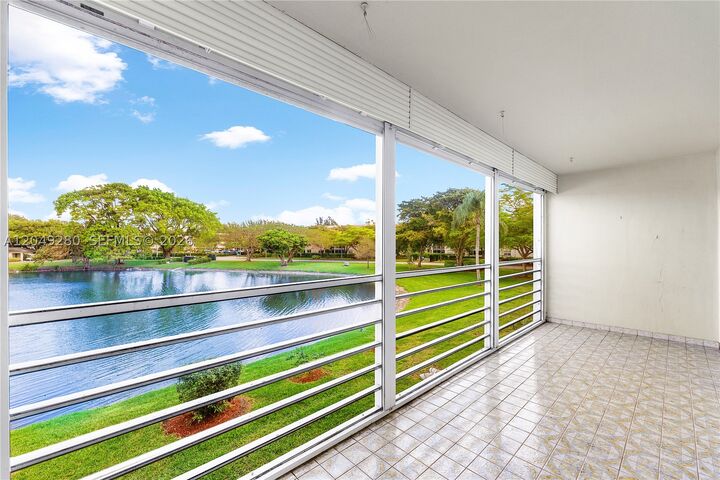 Property Photo:  4301 Martinique Cir H2  FL 33066 