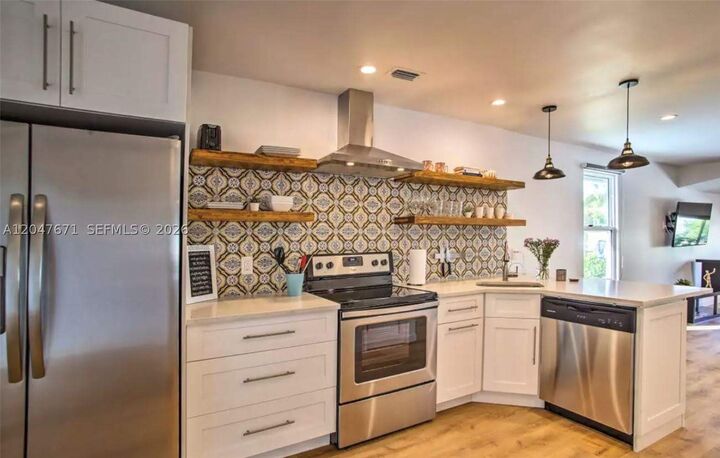 Property Photo:  1108 NE 2nd Ave 0  FL 33304 
