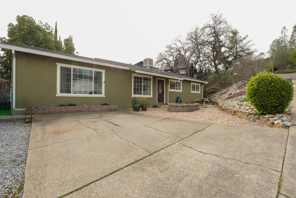 Property Photo: 3345 Oakwood Place CA 96001