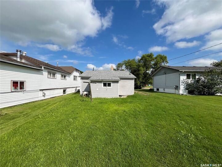 Property Photo: 218 Barrows Street SK S0G 3K0