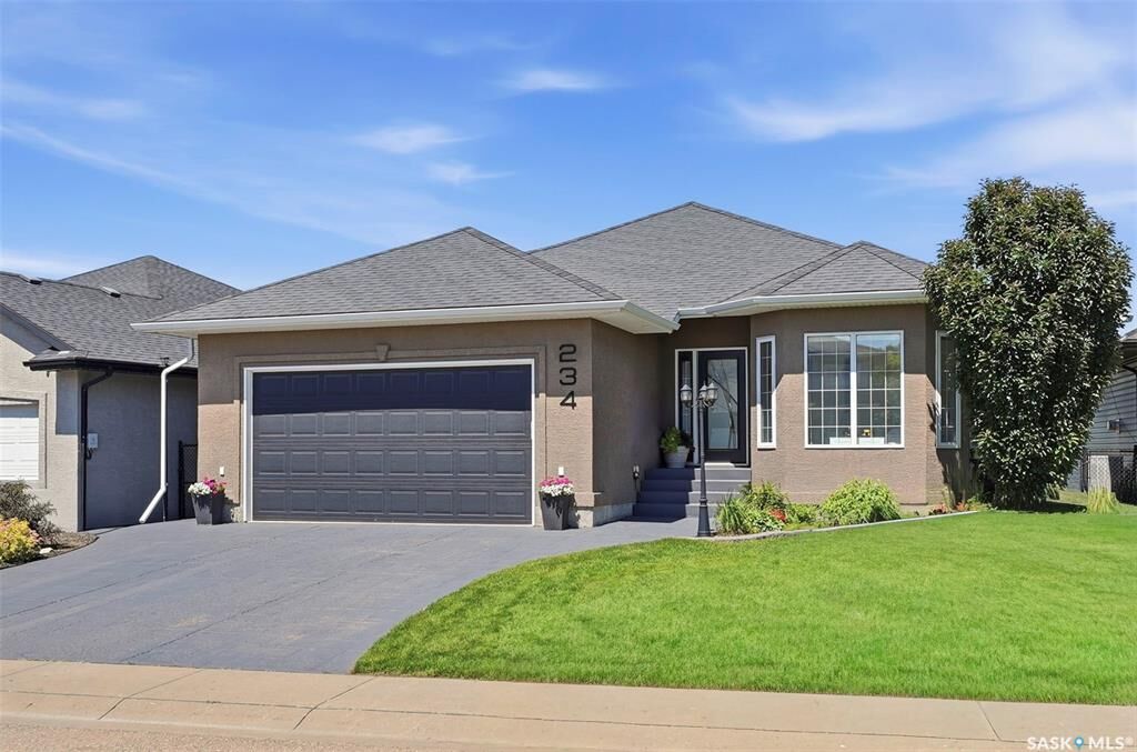 Property Photo:  234 Denham Crescent  SK S7R 1E9 
