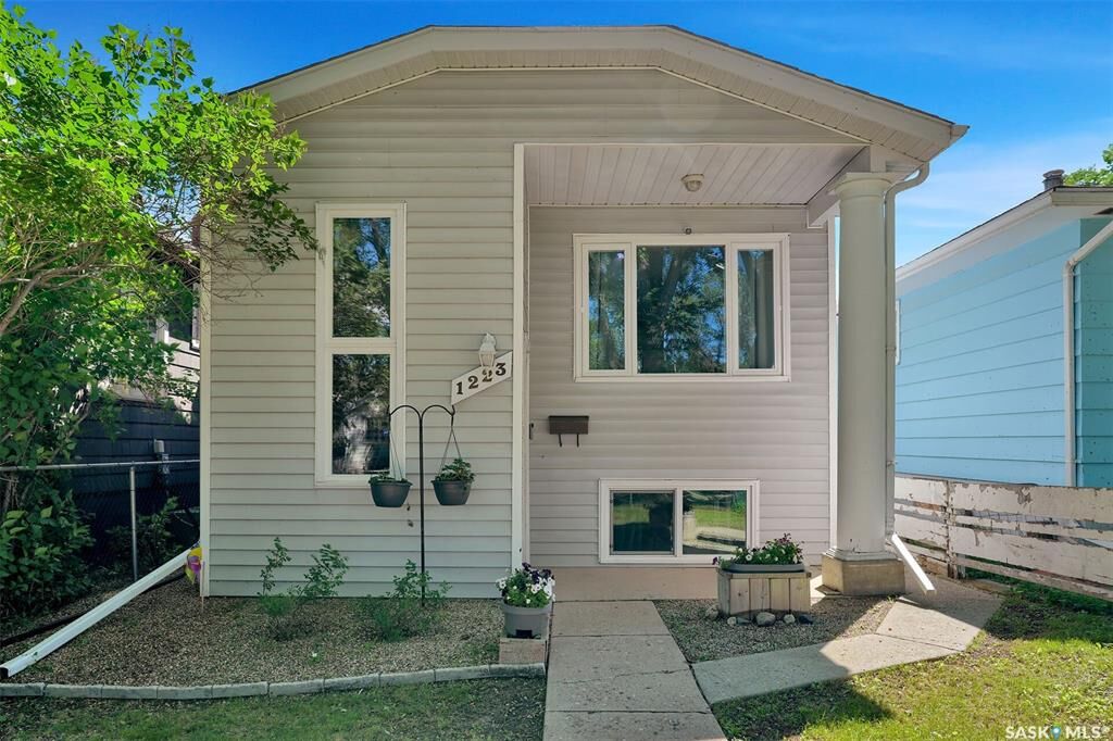 Property Photo:  1223 Robinson Street  SK S4T 2N3 