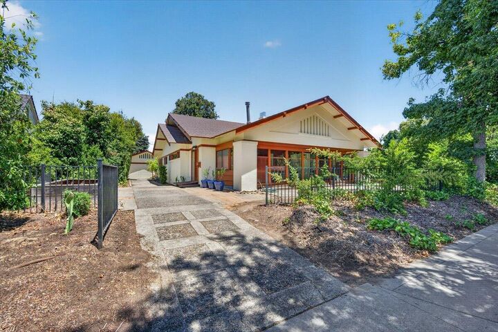 Property Photo:  641 E Yale Avenue  CA 93704 