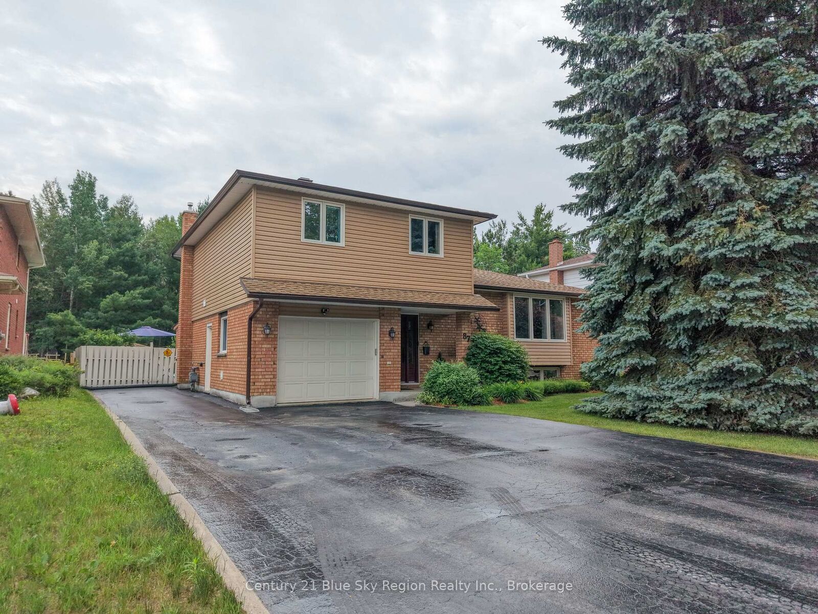 Property Photo: 87 Labreche Drive ON P1A 3R6