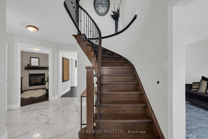 Property Photo:  16 Longman Drive  ON L4N 7C2 