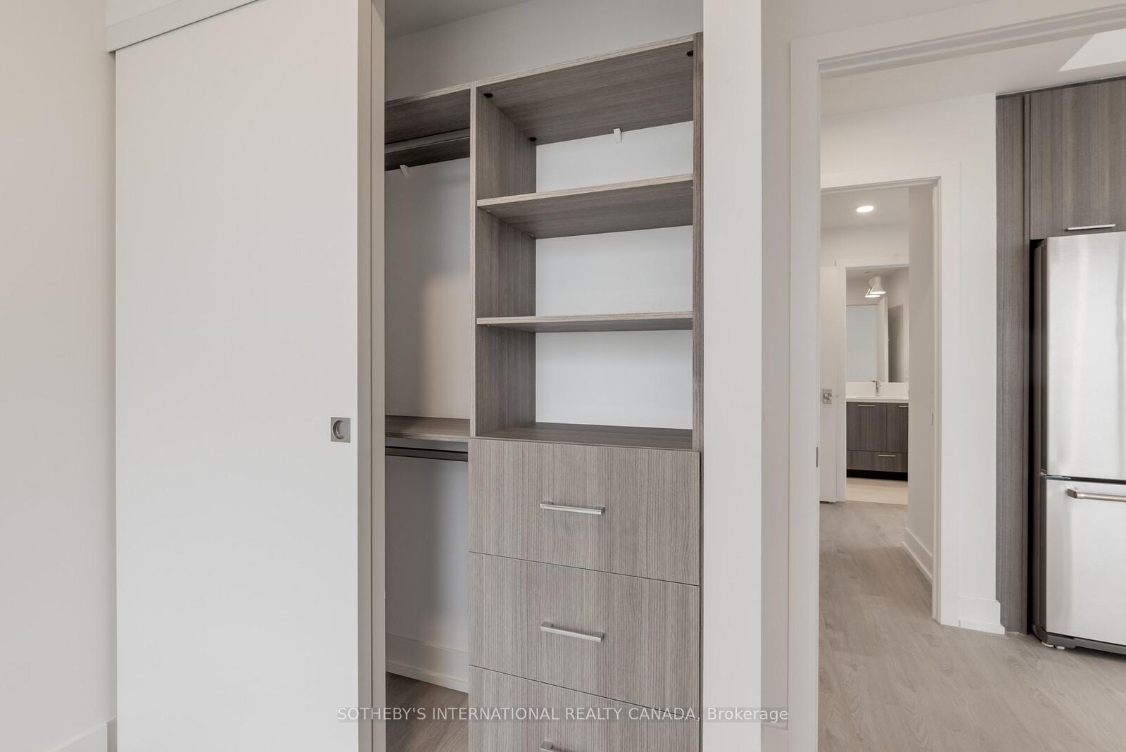 Property Photo: 31 York Garden Way 808 ON M6A 2V1