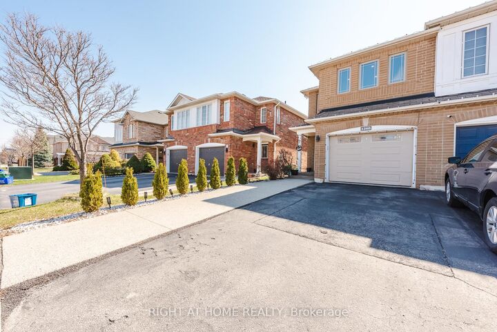 Property Photo: 1268 Newell Street ON L9T 6C2