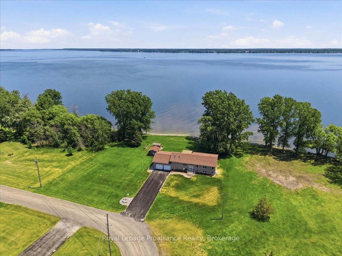 Property Photo: 40 Wallbridge Circle ON K8N 4Z7